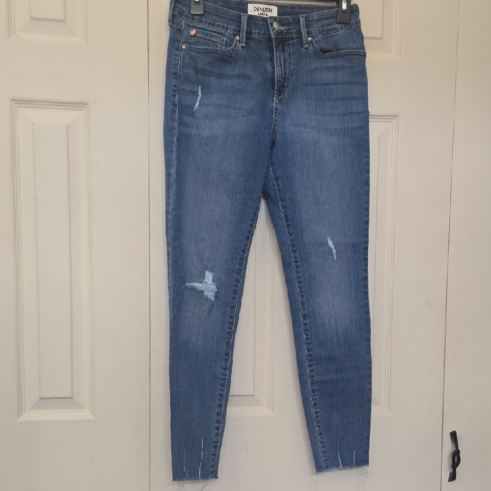 Denizen from Levi's Women's Classic Blue Skinny Jeans. 28 Short.